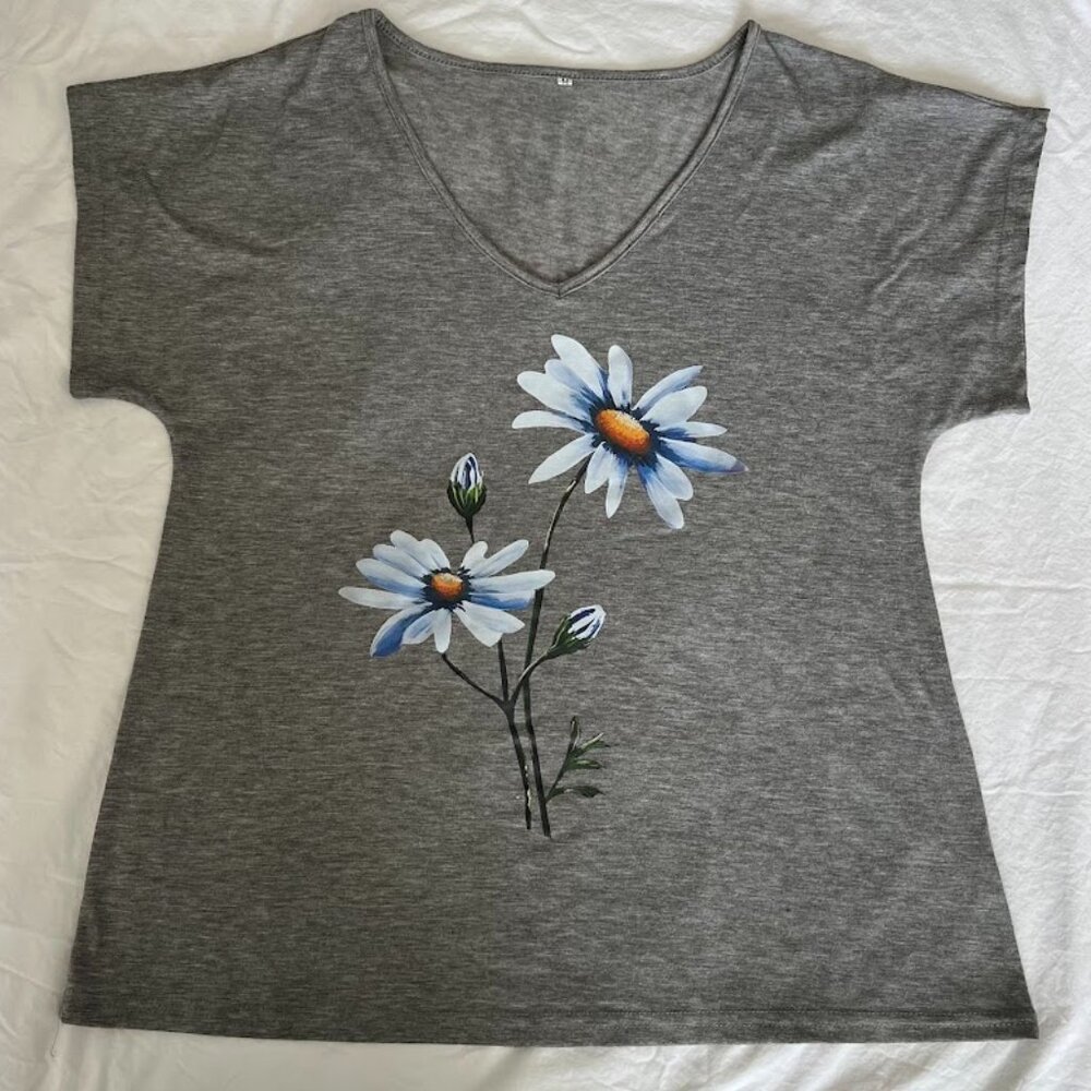 Womens Flower Print T-Shirt V-neck Oversize Size M Short Sleeve Casual Tops